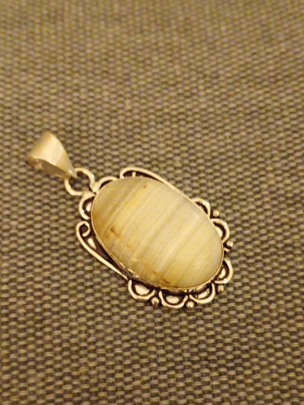 Sterling Silver Yellow Cream Oval Stone Pendant